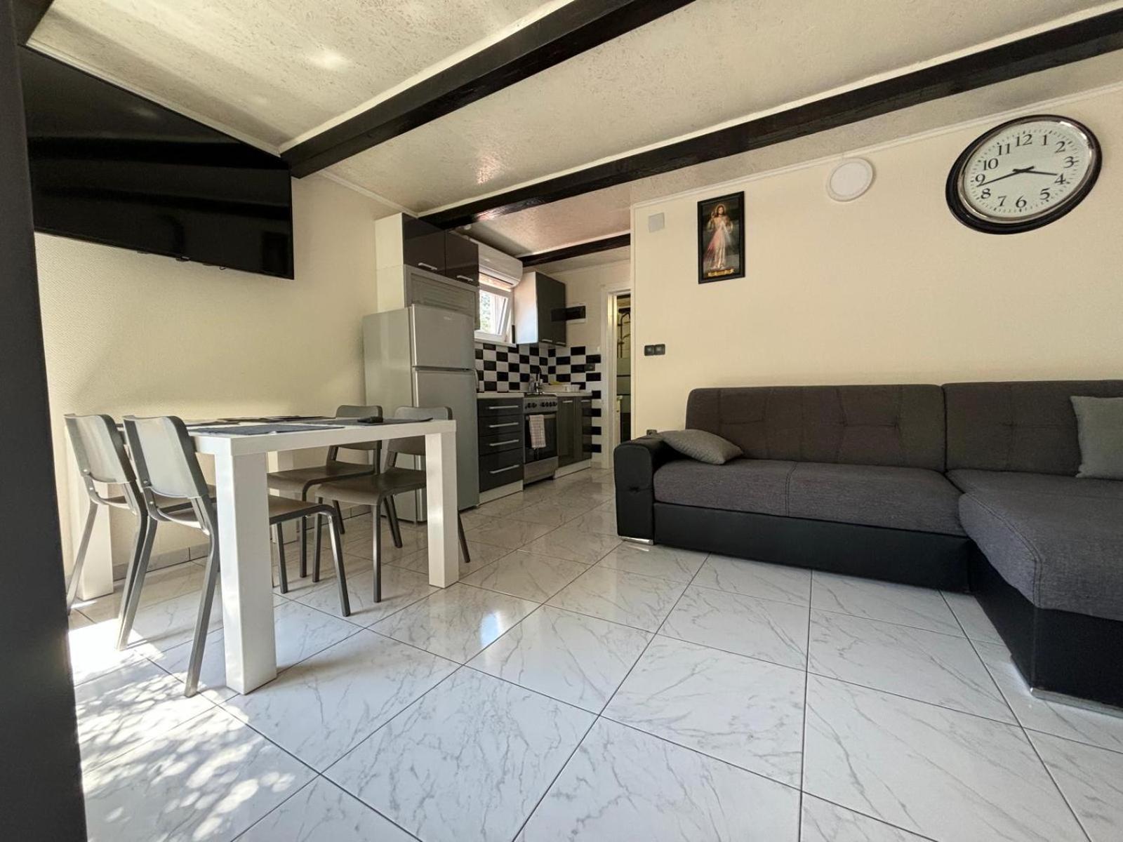 Apartmani Bosnjak สตารีกราด-ปาเคลนีซา ภายนอก รูปภาพ